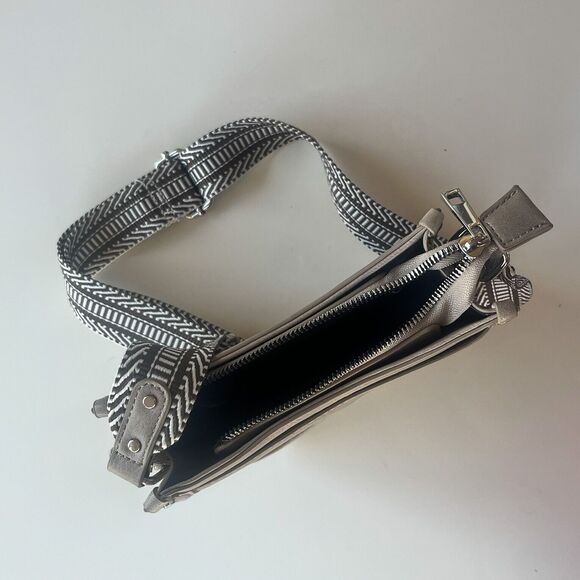 CLUCI Crossbody Bag Trendy Gray Silver Shoulder Bag Vegan Leather Purse Gluci - Picture 3 of 8